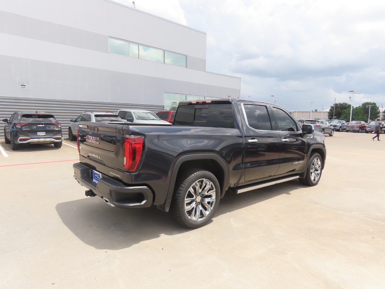 Used 2023 GMC Sierra 1500 Denali w/ Denali Reserve Package AWD/4WD image 11