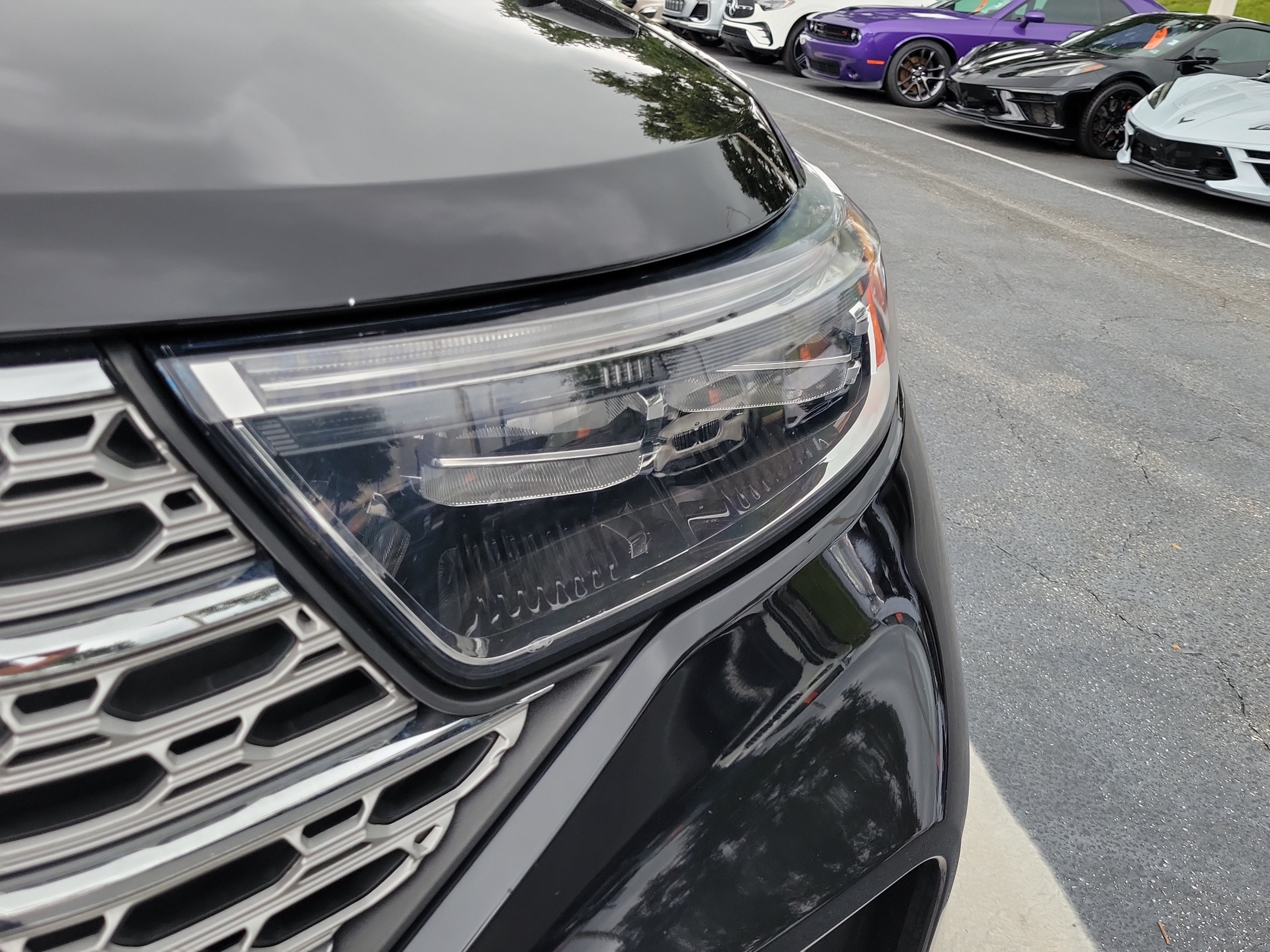 Certified 2023 Ford Explorer Limited w/ Limited Technology Package RWD image 3
