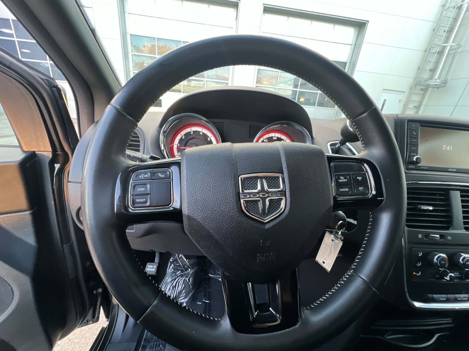 Used 2019 Dodge Grand Caravan SE FWD image 24