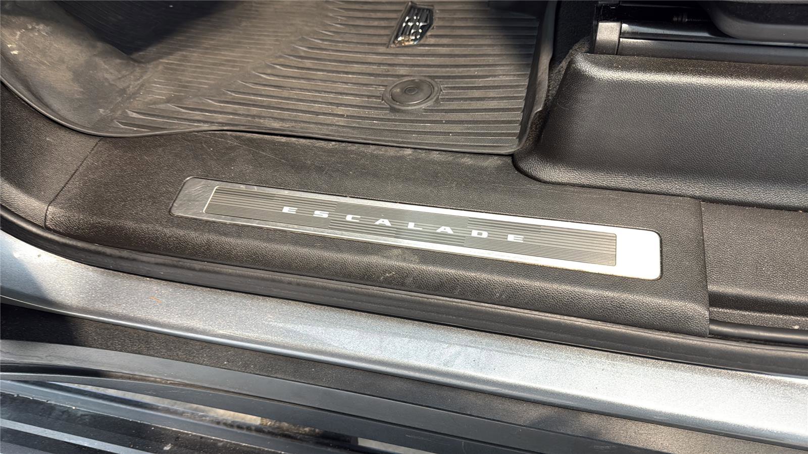 Used 2021 Cadillac Escalade ESV Sport w/ Driver Assist Tech Package AWD/4WD image 25