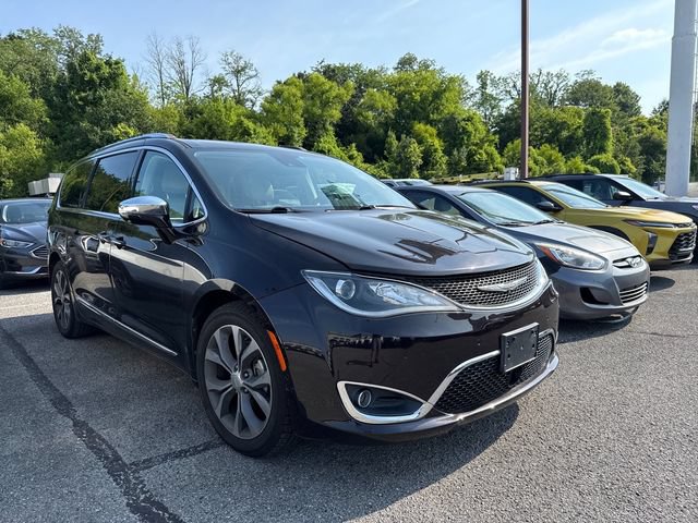 Used 2017 Chrysler Pacifica Limited w/ Advanced Safetytec Group FWD image 6