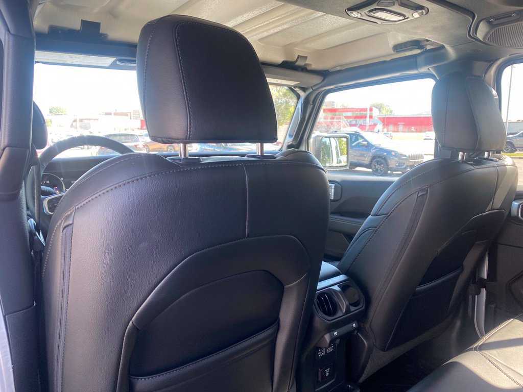 Used 2023 Jeep Wrangler Unlimited Sahara AWD/4WD image 33