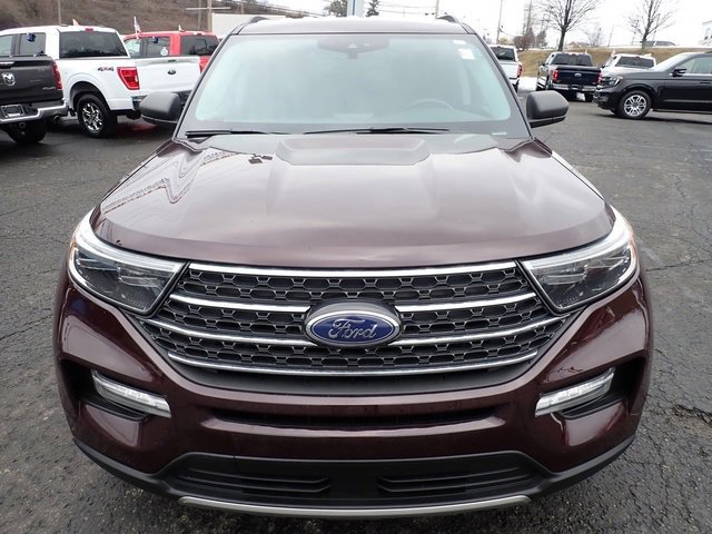 Certified 2022 Ford Explorer XLT w/ Equipment Group 202A image 8