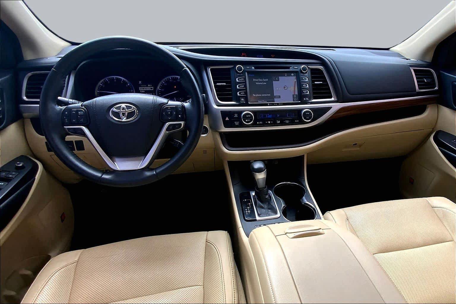 Used 2018 Toyota Highlander Limited w/ Carpet Mat Package (TMS) AWD/4WD image 16