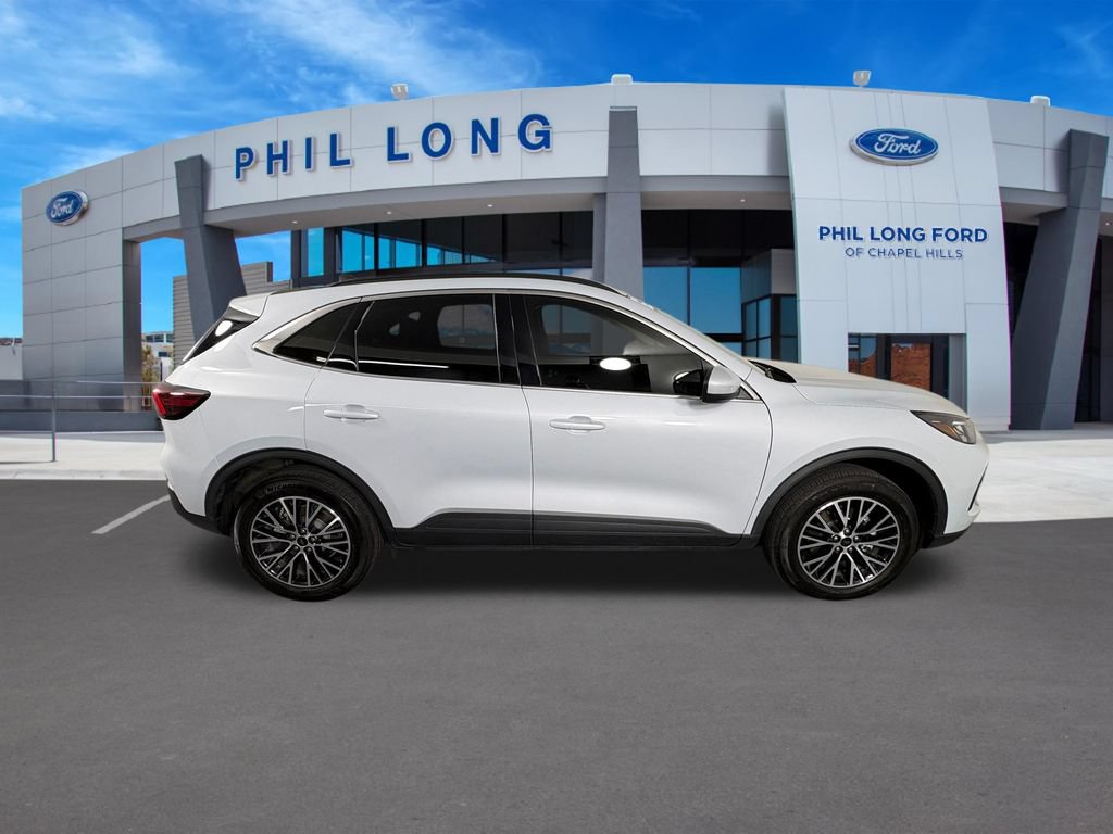 Certified 2025 Ford Escape SE FWD image 6