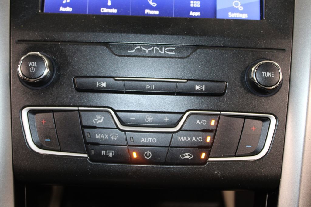 Certified 2020 Ford Fusion SE FWD image 32
