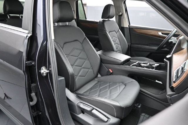 Used 2025 Volkswagen Atlas SE FWD image 30