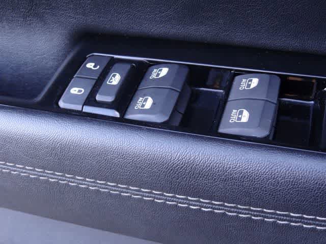 Used 2024 Jeep Wagoneer L Series II w/ Flexible Seating Group AWD/4WD image 23