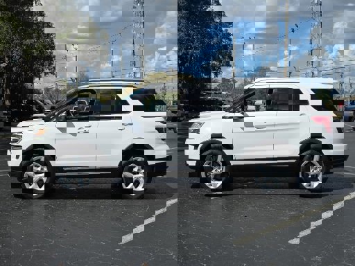 Certified 2018 Ford Explorer XLT image 2