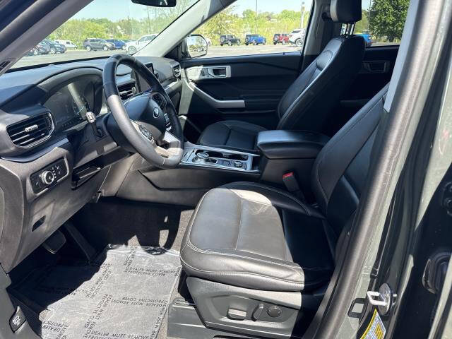 Certified 2023 Ford Explorer XLT w/ Equipment Group 202A AWD/4WD image 9