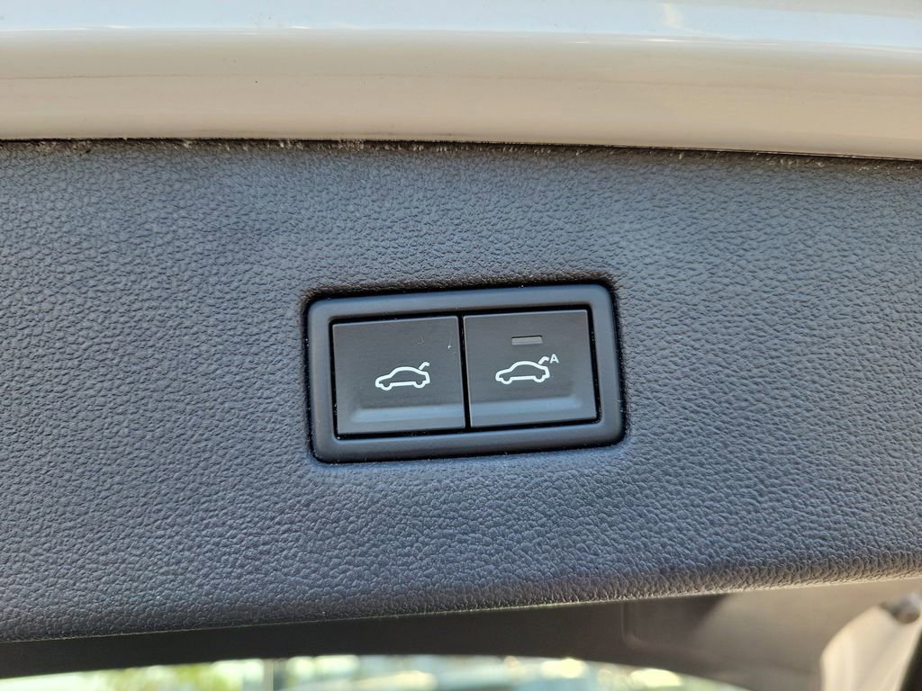 Used 2019 Volkswagen Tiguan SEL Premium image 12