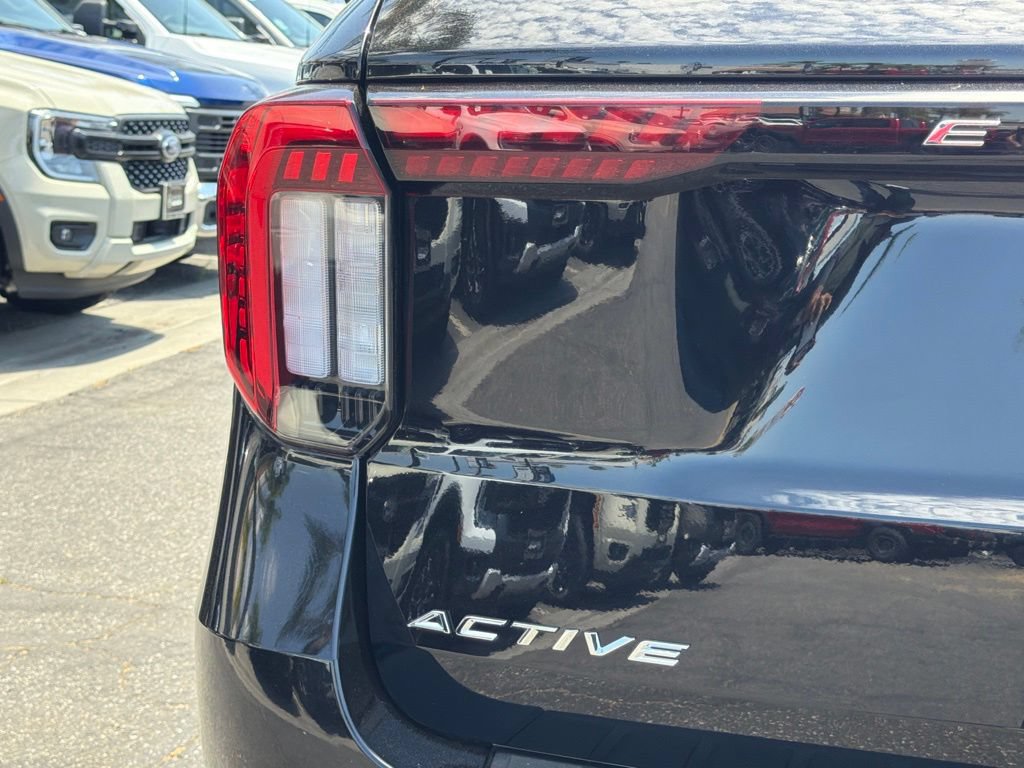Certified 2025 Ford Explorer Active RWD image 16