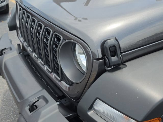 Used 2025 Jeep Gladiator Sport AWD/4WD image 11