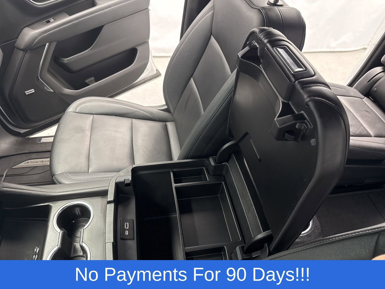 Used 2023 Chevrolet Suburban Z71 w/ Luxury Package image 32