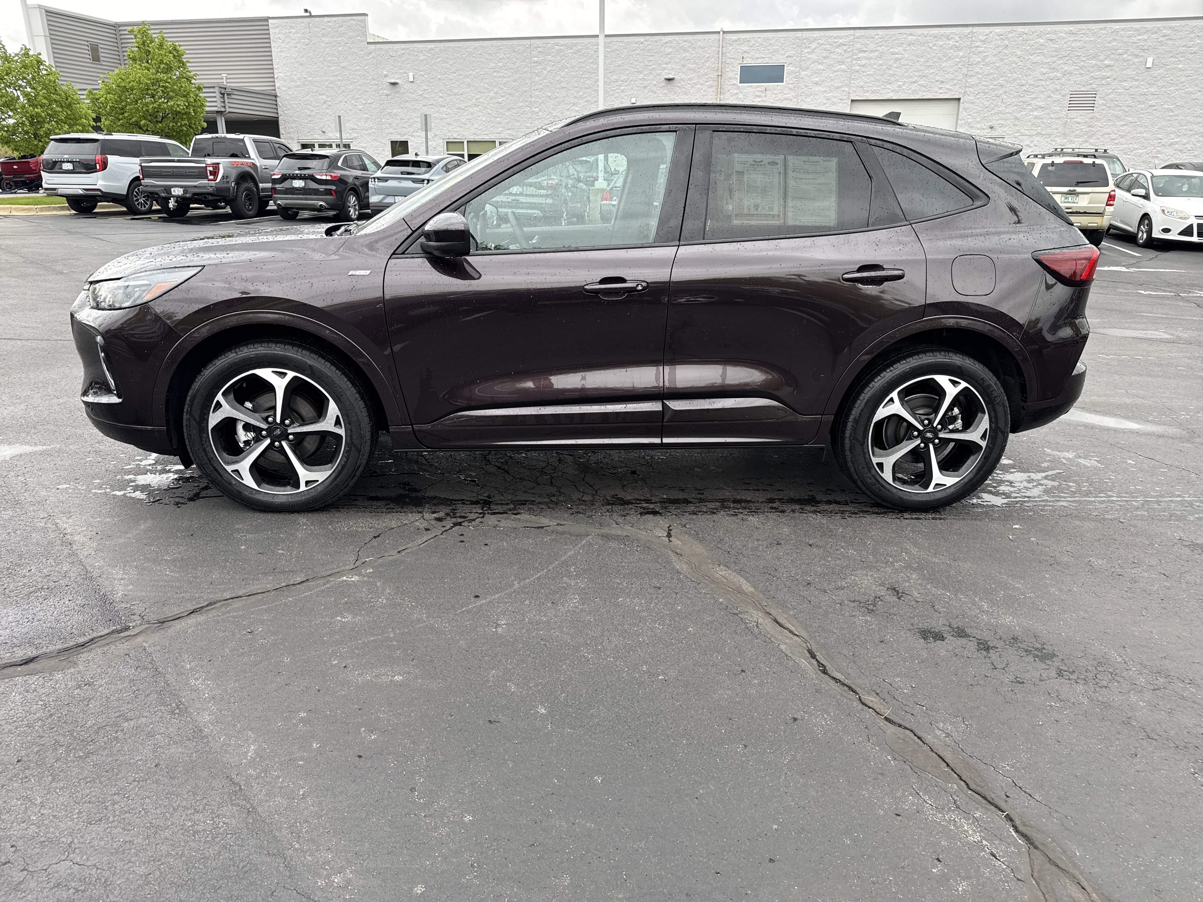 Certified 2023 Ford Escape ST-Line Elite AWD/4WD image 3