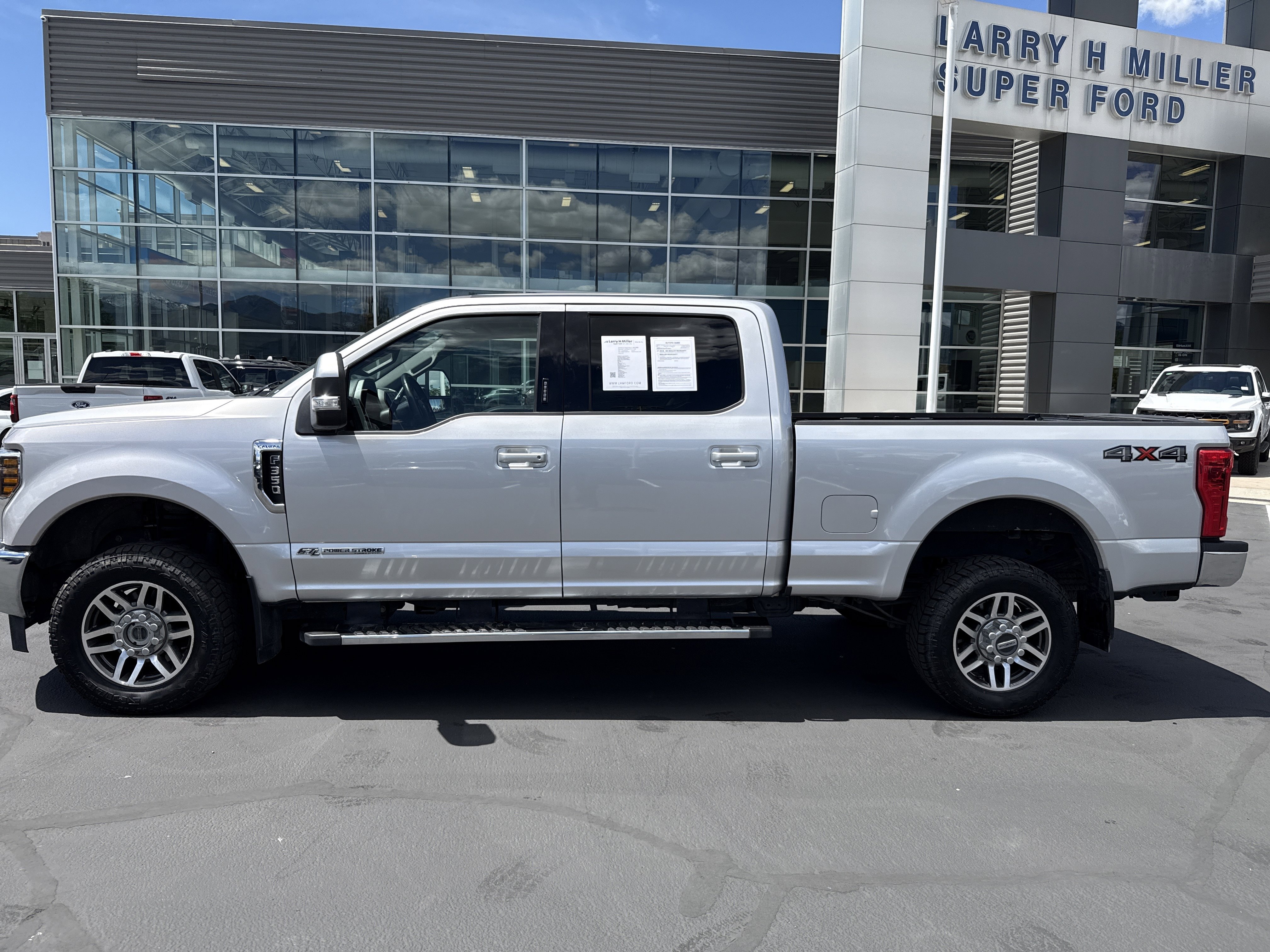 Certified 2019 Ford F350 Lariat w/ Camper Package AWD/4WD image 2