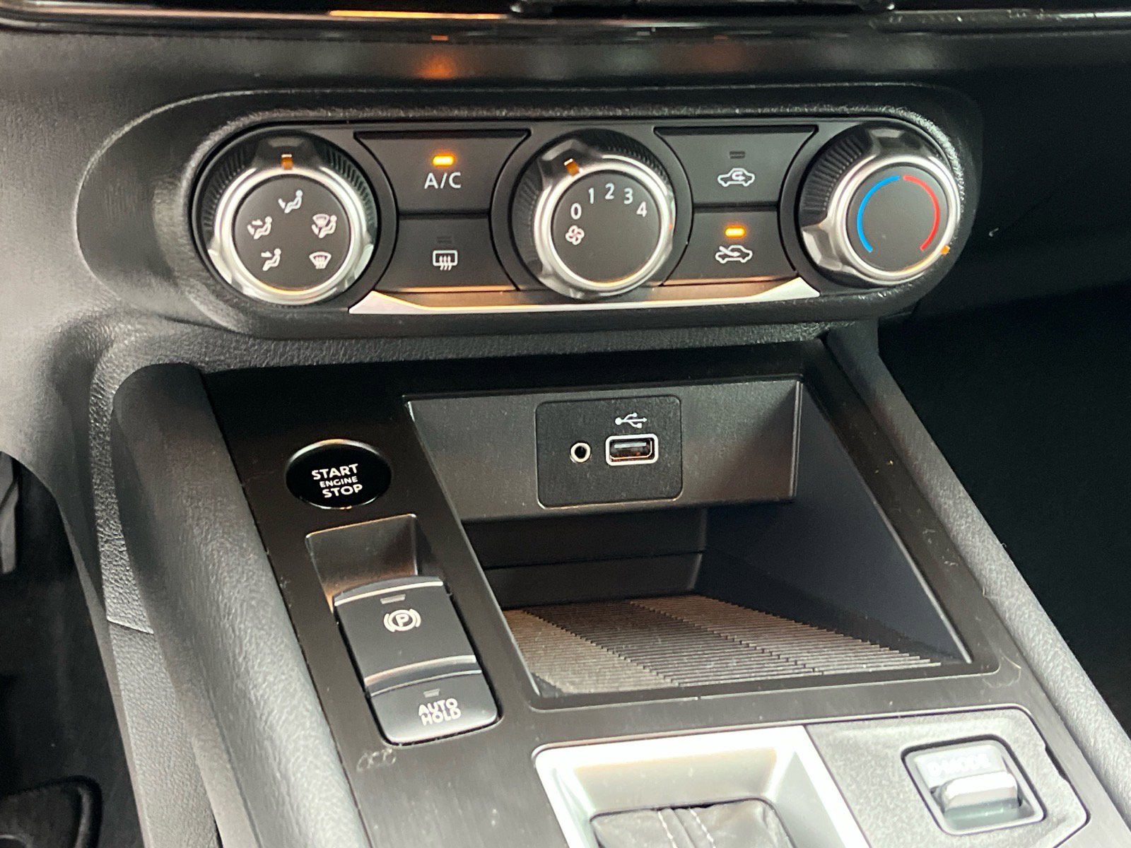 Used 2025 Nissan Kicks S w/ Charging Package image 13