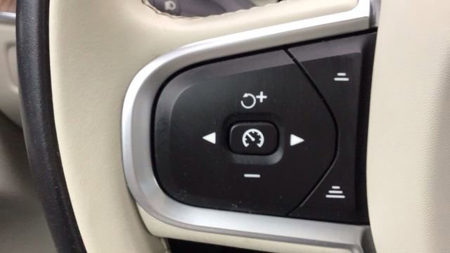 Used 2022 Volvo XC60 B5 Momentum w/ Climate Package image 21