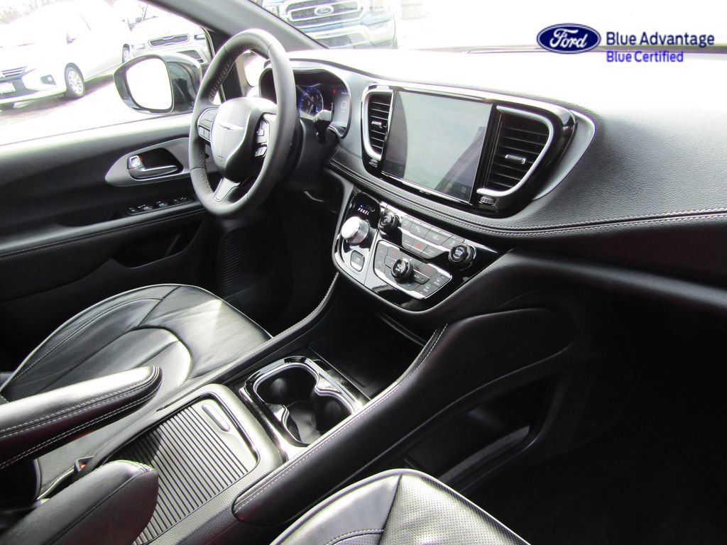 Used 2025 Chrysler Pacifica Limited FWD image 21