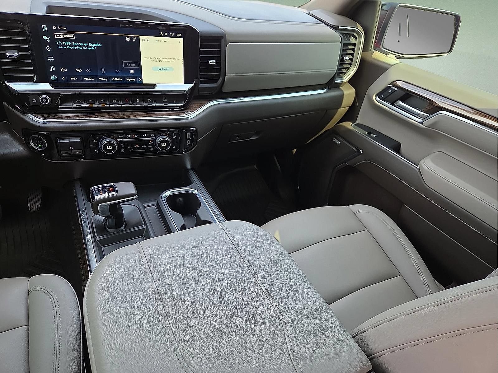 Used 2024 Chevrolet Silverado 1500 LT Trail Boss w/ LT Trail Boss Premium Package AWD/4WD image 12