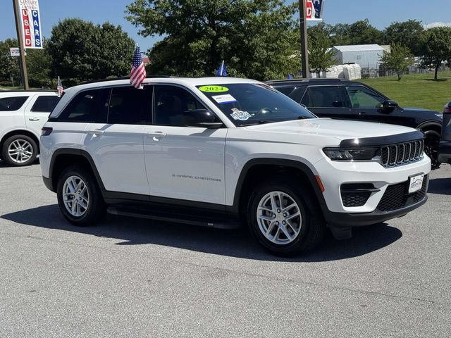 Used 2024 Jeep Grand Cherokee Laredo X AWD/4WD image 1