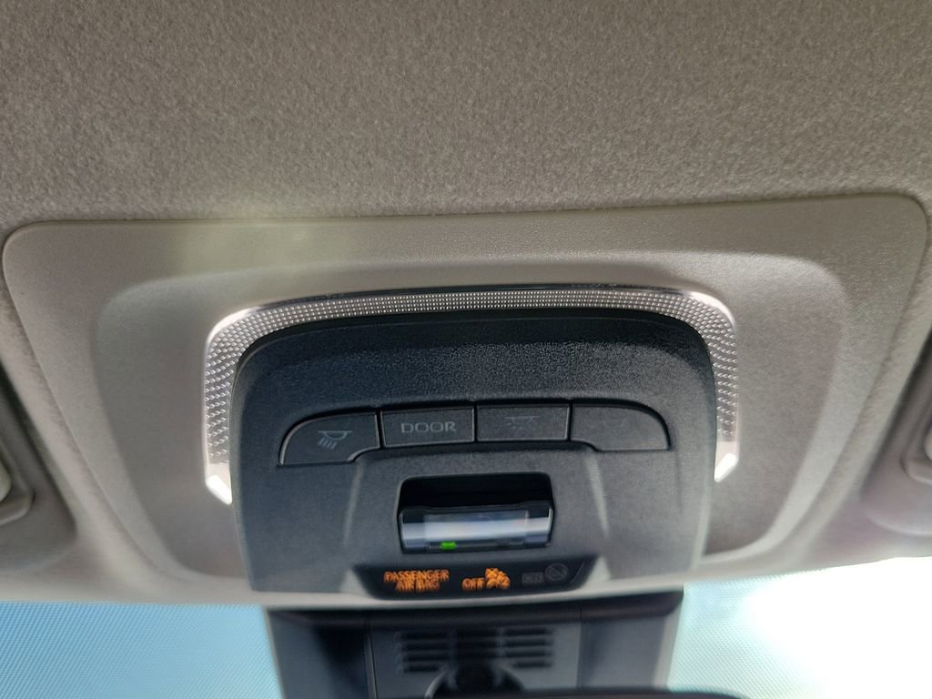 Used 2025 Toyota Corolla LE image 31
