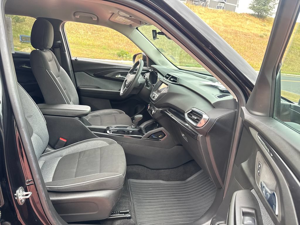 Used 2023 Chevrolet TrailBlazer LT AWD/4WD image 32