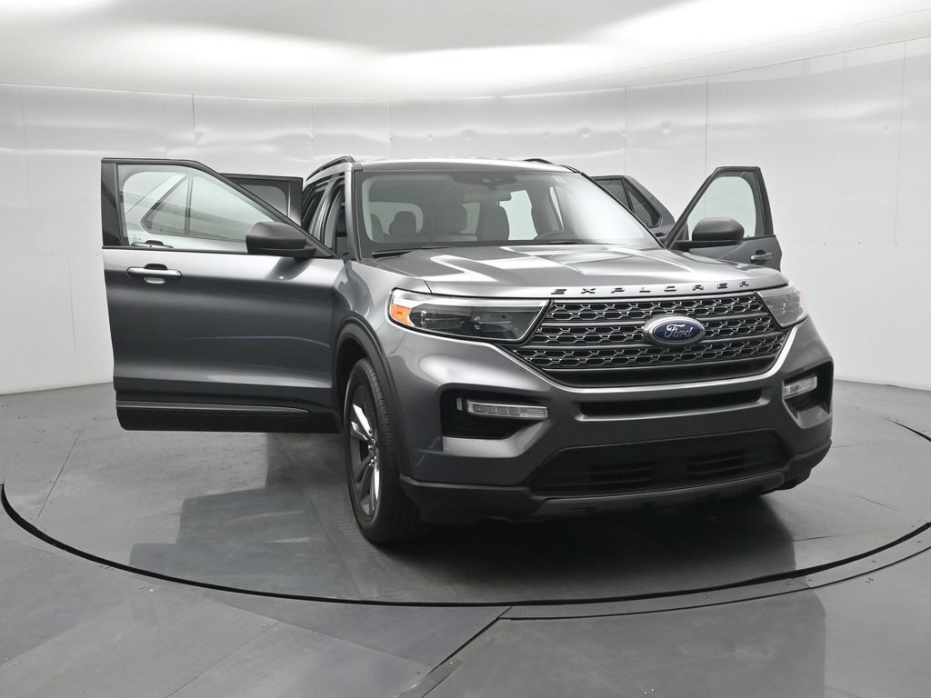 Certified 2021 Ford Explorer XLT w/ Equipment Group 202A RWD image 31