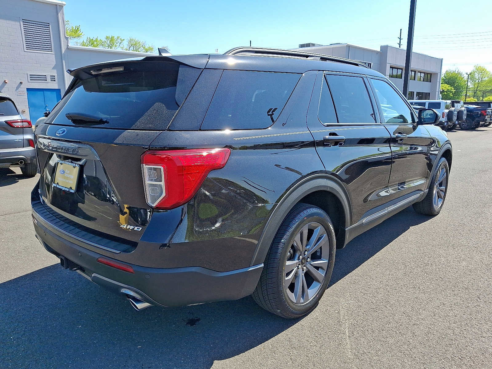 Certified 2023 Ford Explorer XLT w/ Equipment Group 202A AWD/4WD image 7