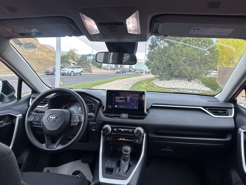 Used 2025 Toyota RAV4 XLE AWD/4WD image 27
