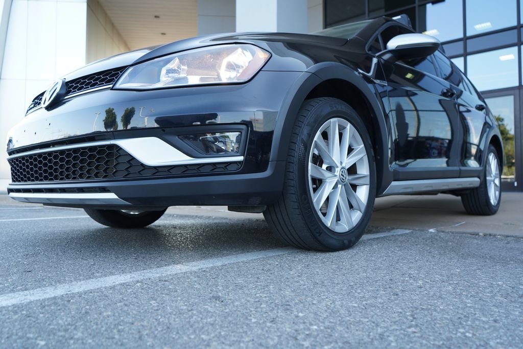 Used 2017 Volkswagen Golf Alltrack S AWD/4WD image 3