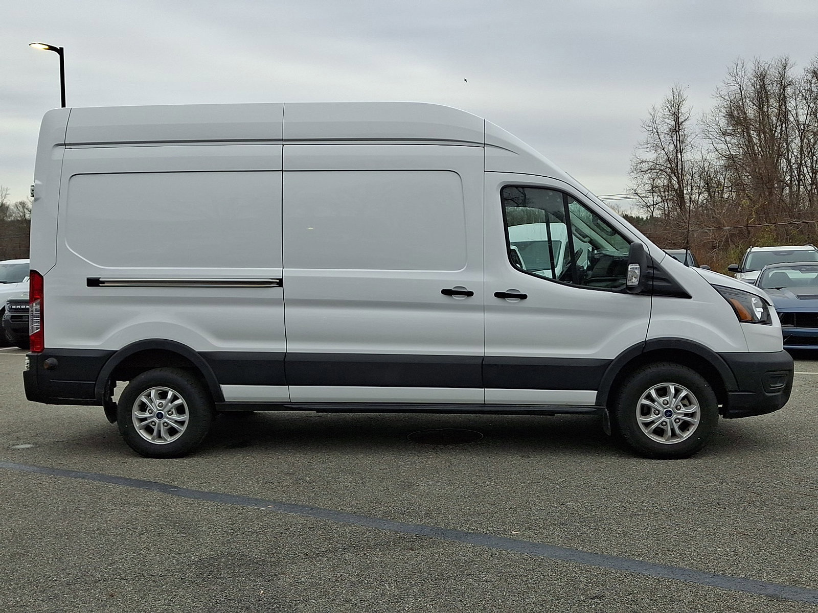 Certified 2022 Ford E-Transit image 12