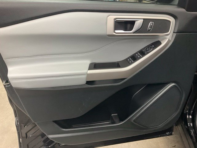 Certified 2024 Ford Explorer XLT w/ Equipment Group 202A AWD/4WD image 5