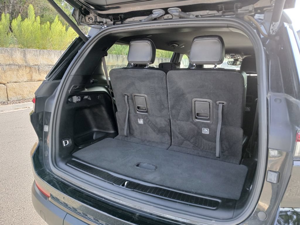 Used 2024 Jeep Grand Cherokee L Laredo RWD image 24
