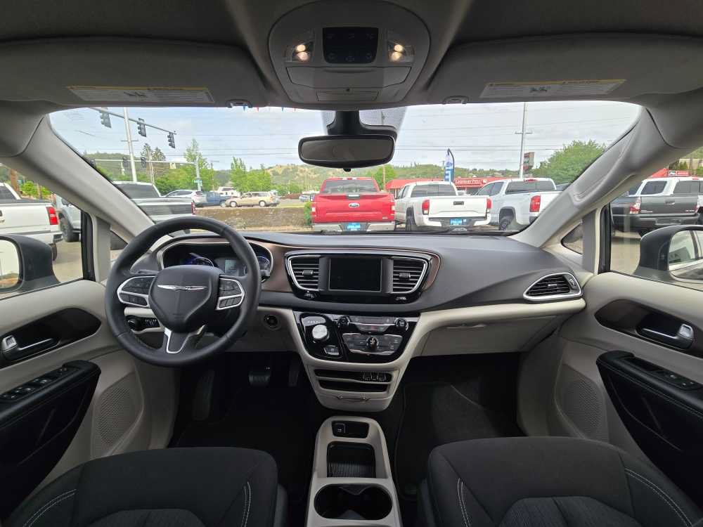 Used 2023 Chrysler Voyager LX FWD image 15