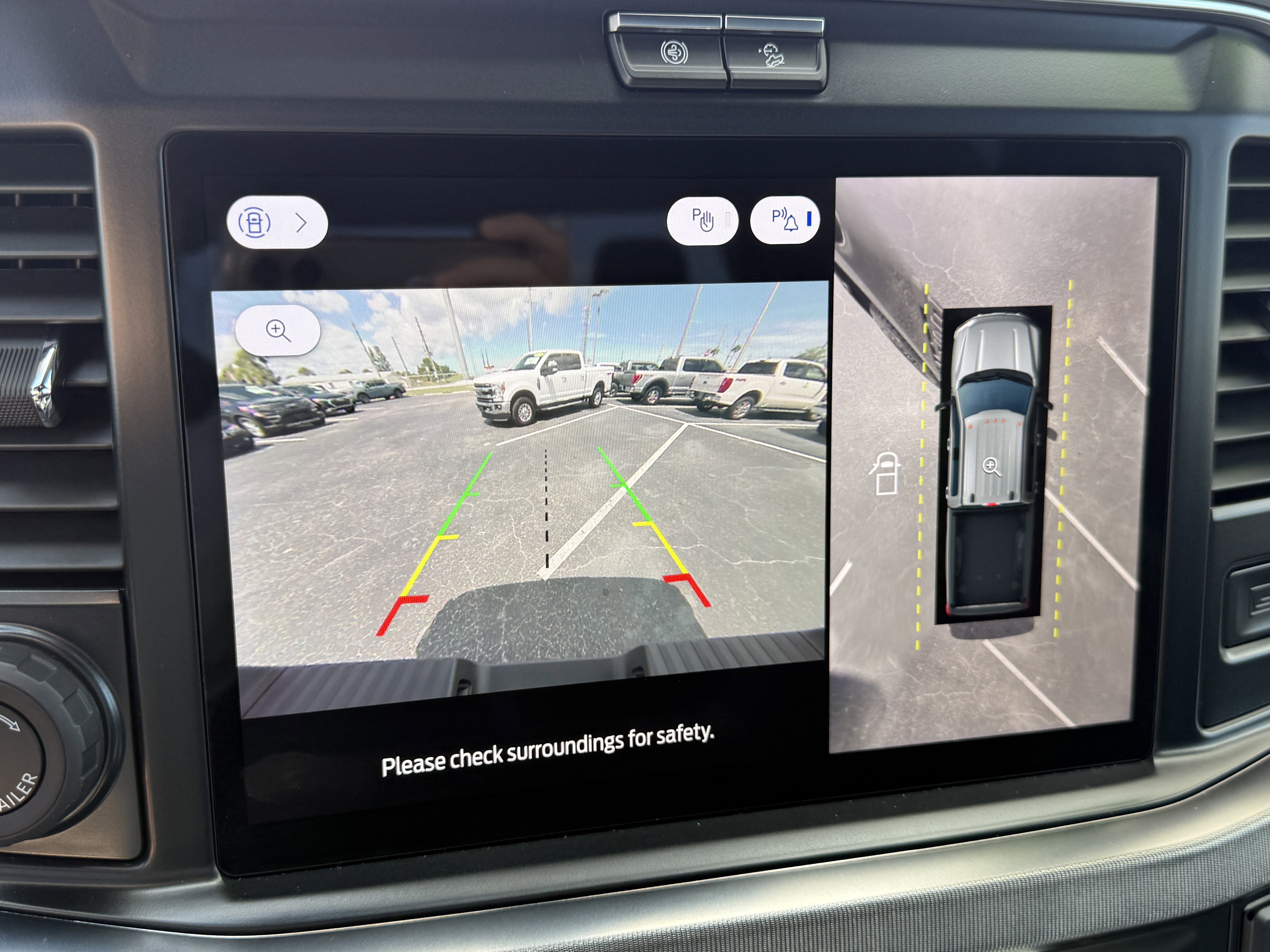 Certified 2025 Ford F250 Platinum w/ FX4 Off-Road Package image 21