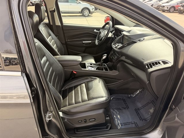 Certified 2019 Ford Escape Titanium w/ U9j03 - Titanium Tow Package AWD/4WD image 8
