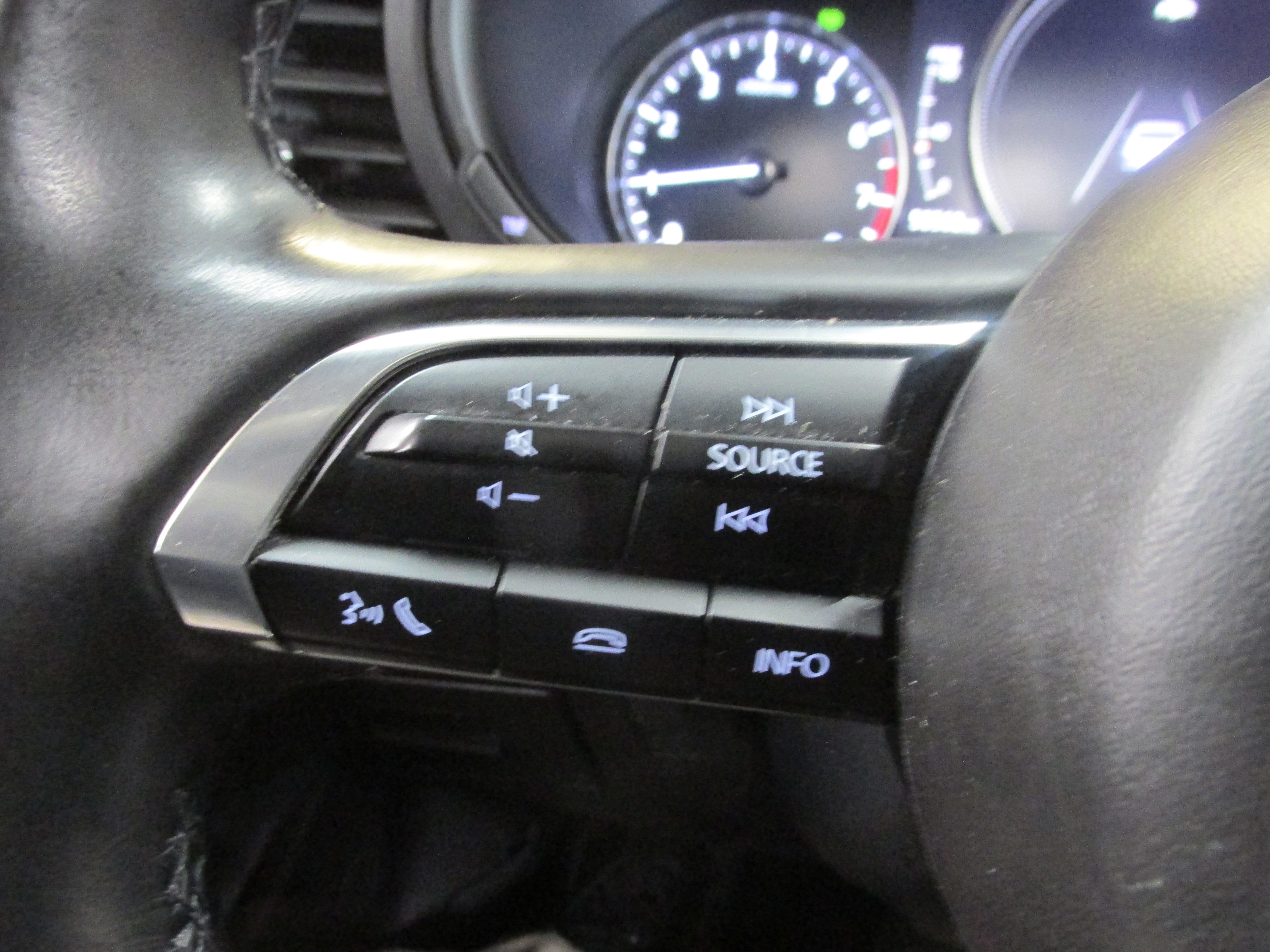 Used 2024 MAZDA MAZDA3 s image 32