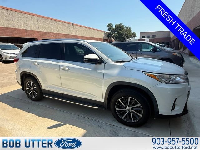 Used 2019 Toyota Highlander XLE FWD image 1