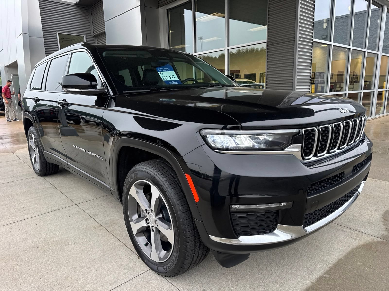 Used 2023 Jeep Grand Cherokee L Limited w/ Trailer Tow Group (B) AWD/4WD image 10