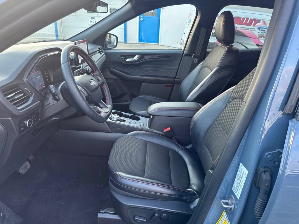 Certified 2025 Ford Escape ST-Line Select AWD/4WD image 10