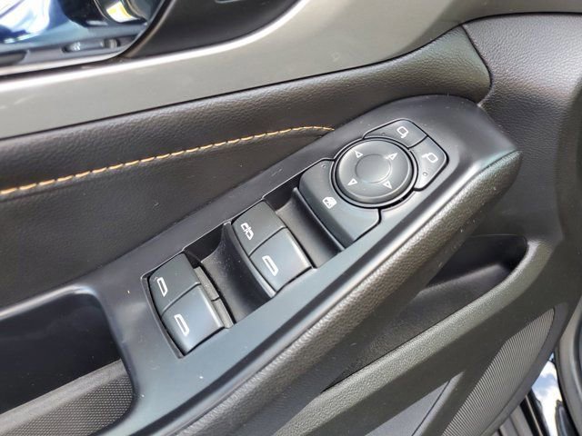 Used 2020 Chevrolet Traverse LT image 18