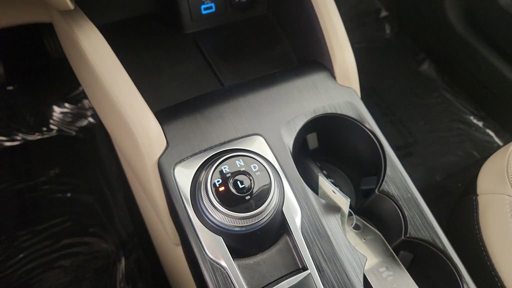 Certified 2022 Ford Escape Titanium w/ Class II Trailer Tow Package image 31