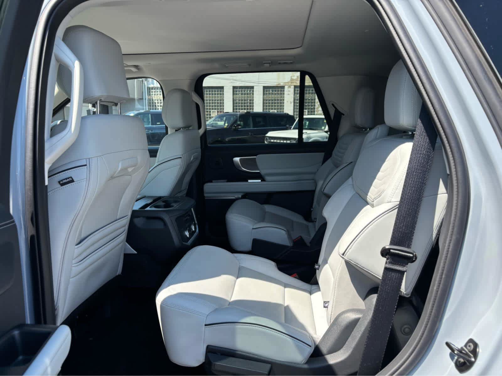 Certified 2025 Ford Expedition Platinum w/ Platinum Ultimate Package AWD/4WD image 7