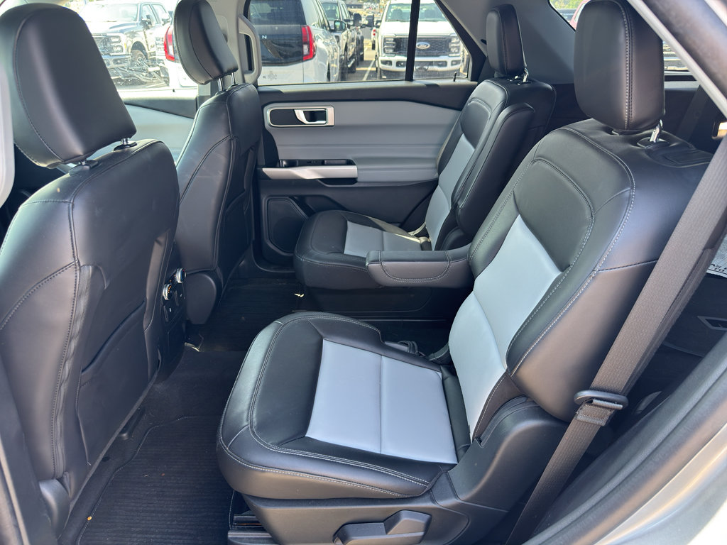 Certified 2023 Ford Explorer XLT w/ Equipment Group 202A RWD image 9