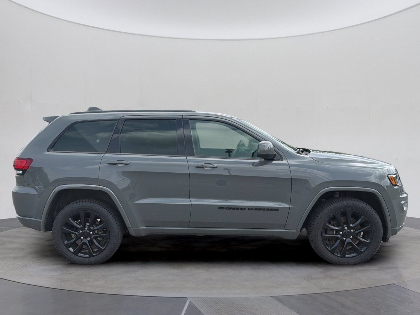 Used 2022 Jeep Grand Cherokee Laredo X AWD/4WD image 9