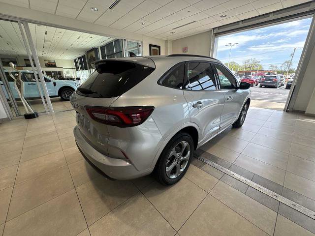 Certified 2024 Ford Escape ST-Line w/ Tech Pack #1 AWD/4WD image 3