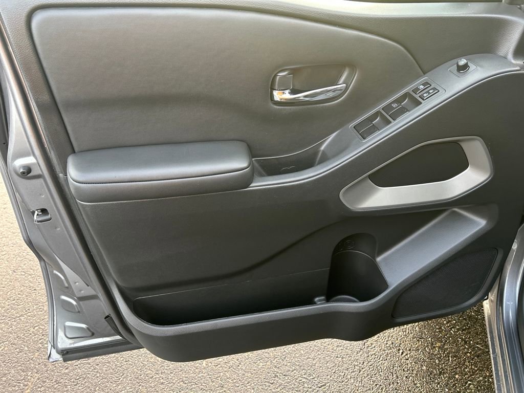 Used 2023 Nissan Frontier SV w/ Technology Package image 17