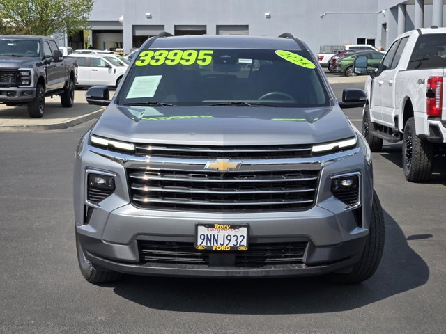 Used 2024 Chevrolet Traverse LT FWD image 2