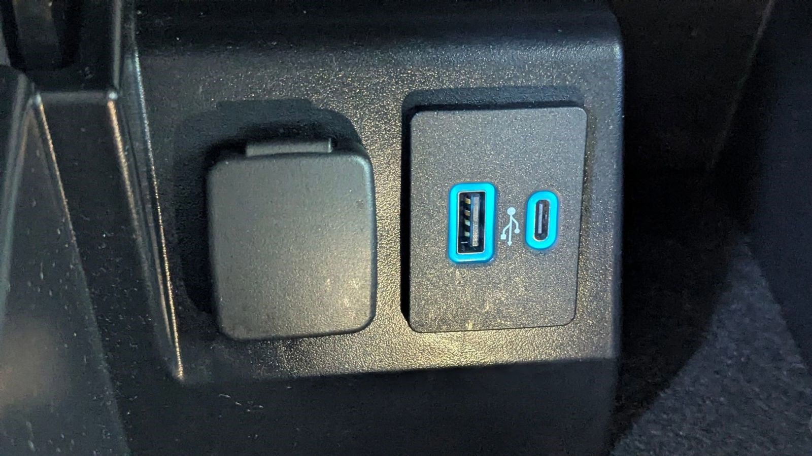 Certified 2022 Ford Explorer XLT w/ Equipment Group 202A image 28